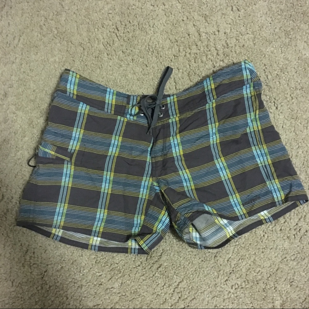 Patagonia women’s wayfarer board shorts